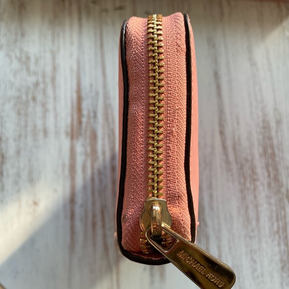 Michael Kors Wallet - Picture 4 of 5